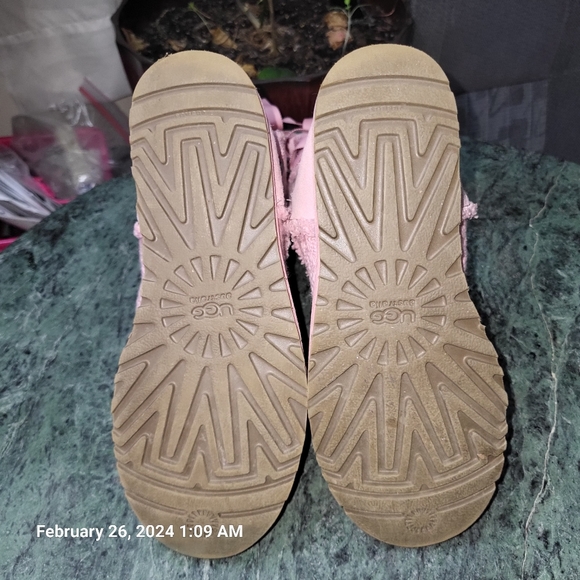 UGG lace up heirloom boots - Picture 10 of 13